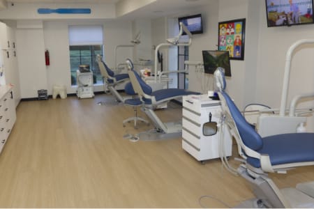 Operatory room with three operatory chairs